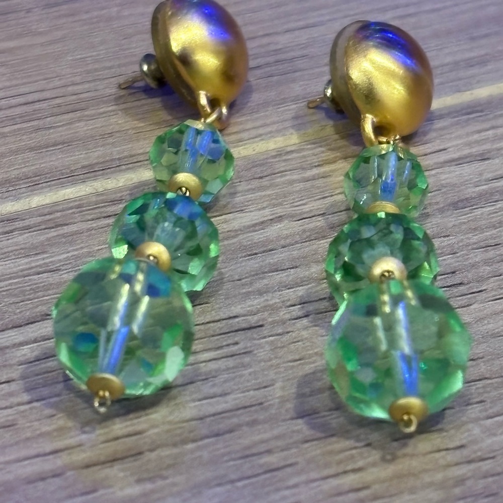 Elegant Vintage Green and Gold Drop Earrings - Picture 4 of 6